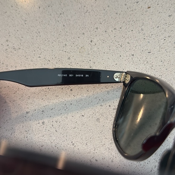 Ray-ban wayfarer sunglasses - Picture 3 of 6